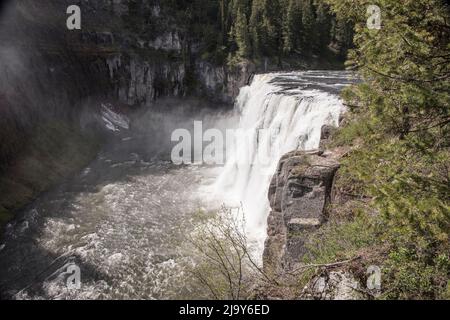 Upper Mesa Falls drops 114 feet straight down, Island Park, Fremont County, Idaho, USA Stock Photo