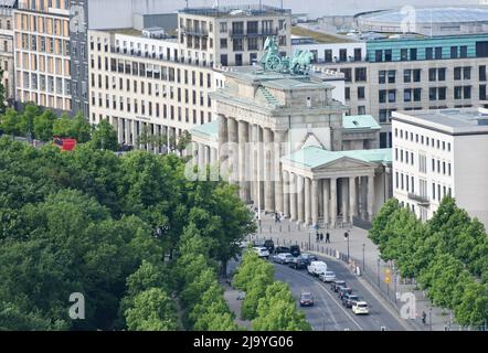 Berlin, Germany. 25th May, 2022. Photo taken on May 25, 2022 shows the Brandenburg Gate in Berlin, capital of Germany. Credit: Ren Pengfei/Xinhua/Alamy Live News Stock Photo