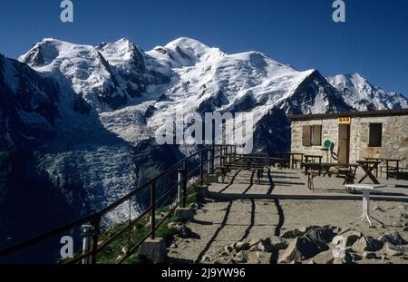 On the viewing platform of the mountain station of the Le Brévènt cable car. View of Mont Blanc in the early morning. Chamonix-Mont-Blanc, France,1990 Stock Photo