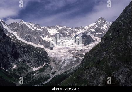 Glacier d'Argentière as seen from Val Ferret. Le Tour Noir mit Aiguilles Rouges du Dolent in summertime.  La Fouly, Valais, Switzerland, 1988 Stock Photo