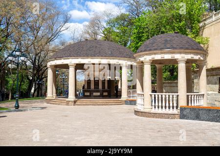 Kislovodsk, Russia - May 09, 2022: Outdoor pump room with different types of natural mineral water. The inscriptions on the taps in Russian: Narzan, E Stock Photo