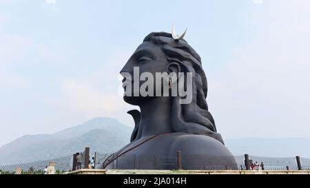 INDIA, TAMILNADU, COIMBATORE, April 2022, Tourist at Adiyogi Shiva Statue, Side View, 34 meter tall statue  at Booluvampatti, designed by Sadhguru Jag Stock Photo