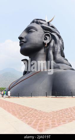 INDIA, TAMILNADU, COIMBATORE, April 2022, Tourist at Adiyogi Shiva Statue, portrait riew, 34 meter tall statue  at Booluvampatti, designed by Sadhguru Stock Photo