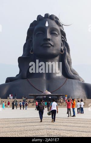 INDIA, TAMILNADU, COIMBATORE, April 2022, Tourist at Adiyogi Shiva Statue, portrait riew, 34 meter tall statue  at Booluvampatti, designed by Sadhguru Stock Photo