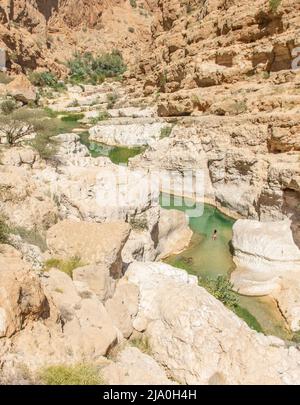 Famous of its vertical cliffs and the green water, Wadi Shab is one of the most beautiful wadi in Oman, and a very popular tourist destination Stock Photo