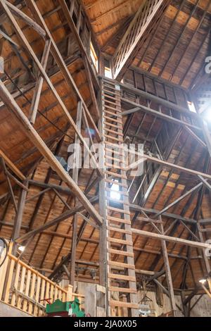 Inside The Octagon Barn Stock Photo - Alamy