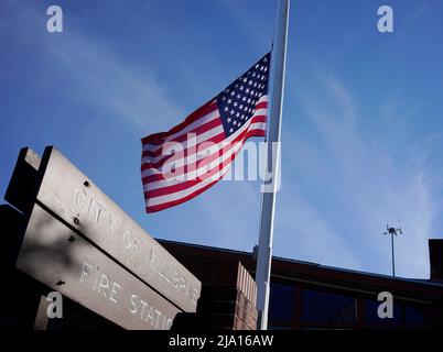 Millbrae, USA. 25th May, 2022. The U.S. flag flies at half-staff at a fire station in Millbrae, California, the United States, May 25, 2022. At least 19 children and two adults were killed in a shooting at Robb Elementary School in the town of Uvalde, Texas, on Tuesday. Credit: Li Jianguo/Xinhua/Alamy Live News Stock Photo