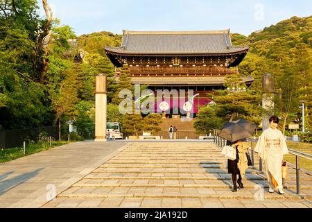 Japan. Kyoto. Woman dressed with traditional kimono at Chion in temple Stock Photo