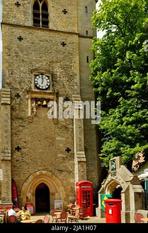 OXFORD CITY ENGLAND THE CARFAX CLOCK TOWER WITH BELLS AND RINGERS ALSO THE GATEWAY ARCH OF ST MARTIN