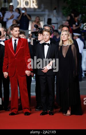 Director Lukas Dhont, Eden Dambrine, Léa Drucker, Marc Weiss and guests attend the screening of 'Close' during the 75th annual Cannes film festival at Palais des Festivals on May 26, 2022 in Cannes, France. Photo by David Boyer/ABACAPRESS.COM Stock Photo