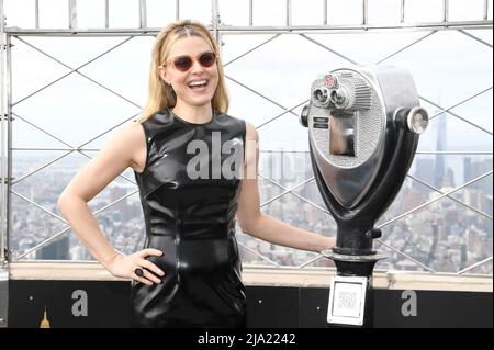 New York, USA. 26th May, 2022. Cara Buono of the Stranger Things cast visits The Empire State Building in New York, NY, May 26, 2022. (Photo by Anthony Behar/Sipa USA) Credit: Sipa USA/Alamy Live News Stock Photo