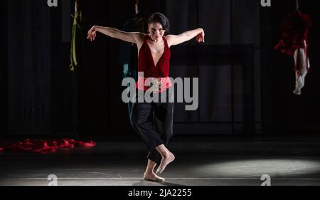 Queen Elizabeth Hall, Southbank Centre, London, UK. 26 May 2022. The London  premiere of Carmen, starring international ballet superstars Natalia  Osipova (The Royal Ballet) and Isaac Hernández runs from 27-28 May. Royal