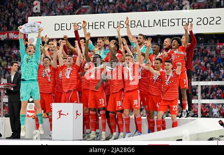 Championship celebration, handing over the trophy to goalkeeper Manuel Neuer FC Bayern Munich, FCB, team photo FC Bayern FCB, Allianz Arena, Munich Stock Photo