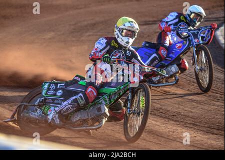 SHEFFIELD, UK. MAY 26TH Charles Wright (Yellow) leads Matej Žagar (White) during the SGB Premiership match between Sheffield Tigers and Belle Vue Aces at Owlerton Stadium, Sheffield on Thursday 26th May 2022. (Credit: Ian Charles | MI News) Credit: MI News & Sport /Alamy Live News Stock Photo