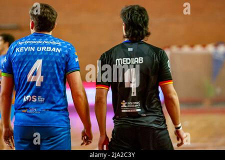 Argentina. May 26, 2022. San Fernando Handball (ARG) player Santiago URBAN and Colegio Aleman (URY) player Felipe RUIZ at Estadio SAG Villa Ballester in Villa Ballester, Buenos Aires, Argentina. Credit: Fabian Lujan/ASN Media/Alamy Live News Stock Photo