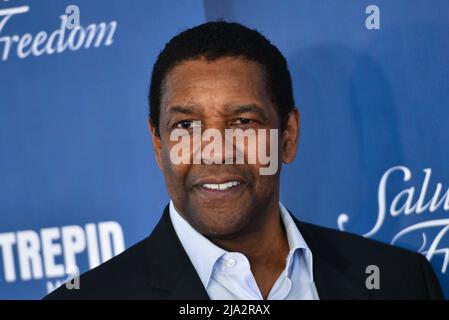 Denzel Washington attends the 2022 Intrepid Sea, Air & Space Museum Salute To Freedom Gala at Intrepid Sea-Air-Space Museum on May 26, 2022 in New Yor Stock Photo