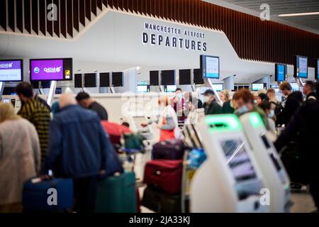 Manchester Airport new terminal 2 departures area busy Stock Photo