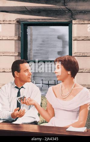 JACK LEMMON and SHIRLEY MACLAINE in THE APARTMENT (1960), directed by BILLY WILDER. Credit: UNITED ARTISTS / Album Stock Photo