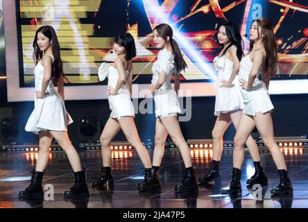 South Korean girl group Le Sserafim arrives for the Louis Vuitton Pre-Fall  2023 Show in Seoul, South Korea, Saturday, April 29, 2023. (AP Photo/Ahn  Young-joon Stock Photo - Alamy