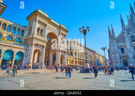 MILAN, ITALY - APRIL 5, 2022: The elegant Triumphal Arch entrance to Galleria Vittorio Emanuele II shopping gallery in Milan, on April 5 in Milan, Ita Stock Photo