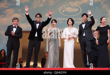 Cannes, France. 26th May, 2022. Creators of the film 'Broker' pose on the red carpet during the 75th edition of the Cannes Film Festival in Cannes, southern France, on May 26, 2022. Credit: Gao Jing/Xinhua/Alamy Live News Stock Photo