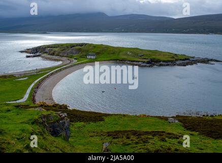 View of the old Ferry House, Harbour and Lime Kilns, Ard Neackie Peninsula on Loch Eriboll, Sutherland, Scottish Highlands Stock Photo