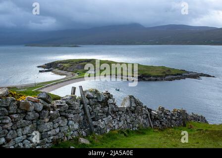 View of the old Ferry House, Harbour and Lime Kilns, Ard Neackie Peninsula on Loch Eriboll, Sutherland, Scottish Highlands Stock Photo