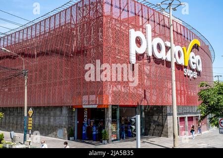 The Exterior Of A Plaza Vea Supermarket, Central Lima, Lima, Peru. Stock Photo