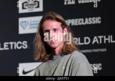 Eugene, Oregon, USA. 27th May, 2022. COLE HOCKER of the United States speaks during a press conference at the Graduate Hotel in Eugene, Oregon. Hocker is competing in the Bowermqn mile track event Friday evening at Hayward Field in Eugene, OR. (Credit Image: © Brian Branch Price/ZUMA Press Wire) Credit: ZUMA Press, Inc./Alamy Live News Stock Photo