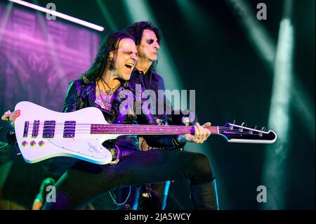 Manchester, UK. 27th May, 2022. Alice Cooper performs at AO Arena, Manchester. 2022-05-27. Credit: Gary Mather/Alamy Live News Stock Photo