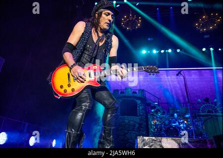 Manchester, UK. 27th May, 2022. Alice Cooper performs at AO Arena, Manchester. 2022-05-27. Credit: Gary Mather/Alamy Live News Stock Photo