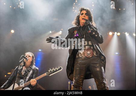 Manchester, UK. 27th May, 2022. Alice Cooper performs at AO Arena, Manchester. 2022-05-27. Credit: Gary Mather/Alamy Live News Stock Photo