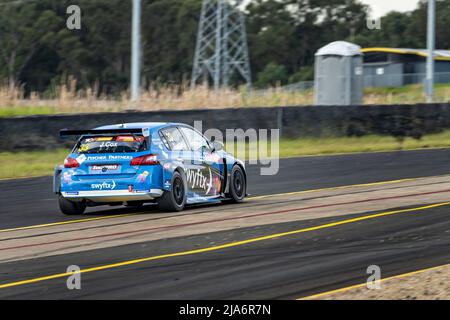 Sydney, Australia. 27 May, 2022. Jordan Cox (#33) piloting his Peugeot TCR car through turn 5 at Sydney Motorsport Park during Qualifying for Race 1 of the TCR Australia series. Credit: James Forrester / Alamy Live News. Stock Photo