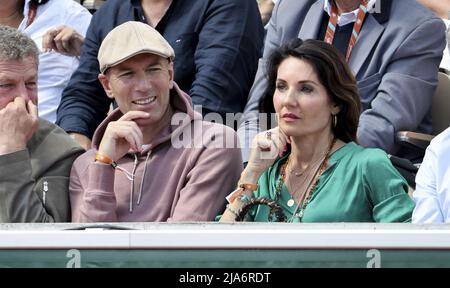 Paris, France. 27th May 2022. Paris, France. 27th May 2022. Zinedine Zidane and his wife Veronique Zidane attend day 6 of the French Open 2022, Roland-Garros 2022, second Grand Slam tennis tournament of the season on May 27, 2022 at Roland-Garros stadium in Paris, France - Photo: Jean Catuffe/DPPI/LiveMedia Credit: Independent Photo Agency/Alamy Live News Stock Photo