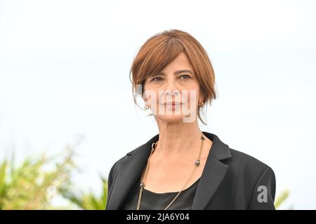 Laura Morante attending the photocall of the movie Mascarade during the 75th Cannes Film Festival in Cannes, France on May 28, 2022. Photo by Julien Reynaud/APS-Medias/ABACAPRESSS.COM Stock Photo