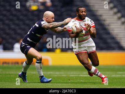 Leigh Centurions' Edwin Ipape (right) tackled by Featherstone Rovers' Matty Wildie during the AB Sundecks 1895 Cup final at the Tottenham Hotspur Stadium, London. Picture date: Saturday May 28, 2022. Stock Photo