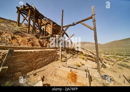 Hillside with abandoned mining equipment at Eureka Mine in Death Valley Stock Photo