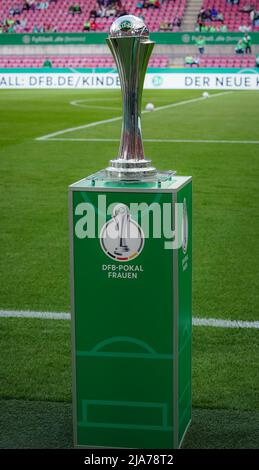 Cologne, Germany. 28th May, 2022. DFB Cup prior to the DFB-Pokalfinale der Frauen 2021/2022 between VfL Wolfsburg and Turbine Potsdam at the RheinEnergieSTADIUM in Cologne, Germany. Norina Toenges/Sports Press Photo Credit: SPP Sport Press Photo. /Alamy Live News Stock Photo