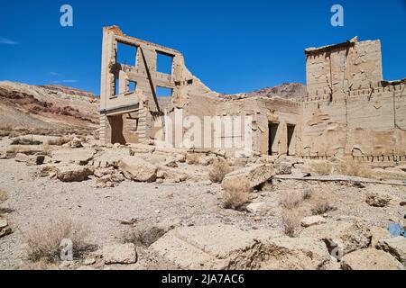 Ghost town Rhyolite abandoned Cook Bank Building Stock Photo