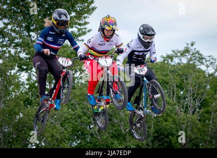 CAPTION CORRECTION: Great Britain’s Bethany Shriever (centre) in Round 1 of the Women's Elite race during day one of the UCI BMX Racing World Cup event in Glasgow. Picture date: Saturday May 28, 2022. Stock Photo