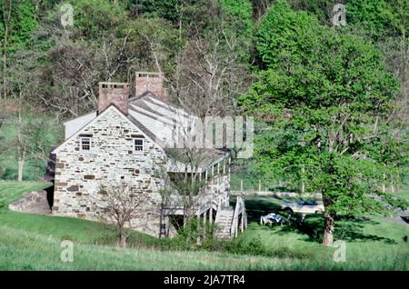 Old stone building in Saugerties, NY, USA 1988 Stock Photo