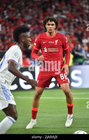 PARIS, FRANCE. MAY 28TH Trent Alexander-Arnold of Liverpool watches Vinícius Júnior of Real Madrid during the UEFA Champions League Final between Liverpool and Real Madrid at Stade de France, Paris on Saturday 28th May 2022. (Credit: Pat Scaasi | MI News) Credit: MI News & Sport /Alamy Live News Stock Photo