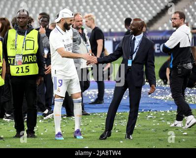 Paris, France. 28th May, 2022. Karim Benzema of Real Madrid, Claude Makelele during the celebration following the UEFA Champions League Final football match between Liverpool FC and Real Madrid CF on May 28, 2022 at Stade de France in Saint-Denis near Paris, France - Photo Jean Catuffe / DPPI Credit: DPPI Media/Alamy Live News Stock Photo