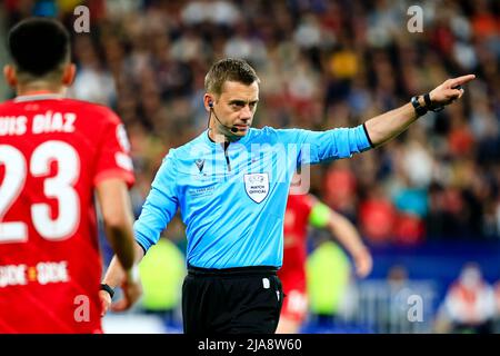 Paris, France - May 28: Referee Clément Turpin of France gestures during the UEFA Champions League final match between Liverpool FC and Real Madrid at Stade de France on May 28, 2022 in Paris, France. (Photo by Richard Callis/Eurasia Sport Images) Credit: Marcio Rodrigo Ferreira Machado/Alamy Live News Stock Photo