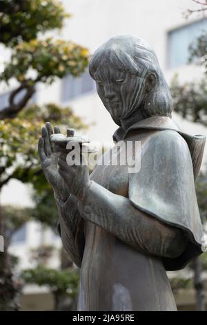 Statue of girl outisde of  Hiroshima Shiritsu Noboricho Junior High School Stock Photo