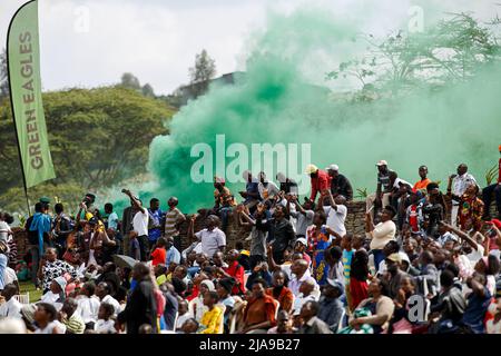 Nairobi, Kenya. 28th May, 2022. Kenyans follow with keenness parachute jumps at the Kenya Defence Forces Air Show at the Uhuru Gardens National Monument and Museum. The free Air Show was a forerunner of commissioning the Uhuru Gardens National Monument and Museum. It was led by Kenya Air Force and included the Kenya wildlife services and civilian aerobatic and sky diving teams. The aim was to entertain and educate the public. Credit: SOPA Images Limited/Alamy Live News Stock Photo