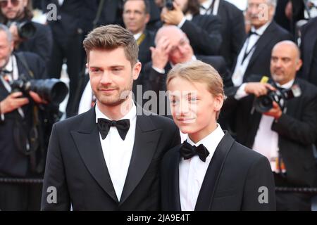 Cannes, France. 28th May, 2022.  Lukas Dhont, Eden Dambrine arriving on the red carpet for the Closing Ceremony for the 75th Cannes Film Festival in Cannes, France. Credit: Doreen Kennedy/Alamy Live News. Stock Photo