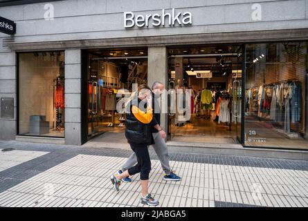 Afbreken Voetganger precedent Pedestrians walk past the Spanish Inditex group dedicated to the  manufacturing of furniture and home textiles, Zara Home, store in Spain  Stock Photo - Alamy