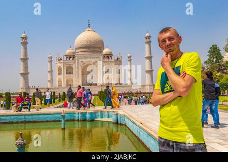 Man Holding His Wife Hand Showing Wedding Ring with Taj Mahal in Stock  Image - Image of groom, happiness: 135071159