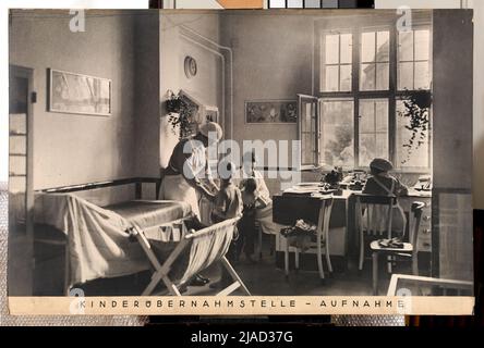 9., Sobieskigasse 31 / Lustkandlgasse 50 / Ayrenhoffgasse 9 - child takeover - interior view - recording. Martin Gerlach jun. (1879-1944), photographer Stock Photo